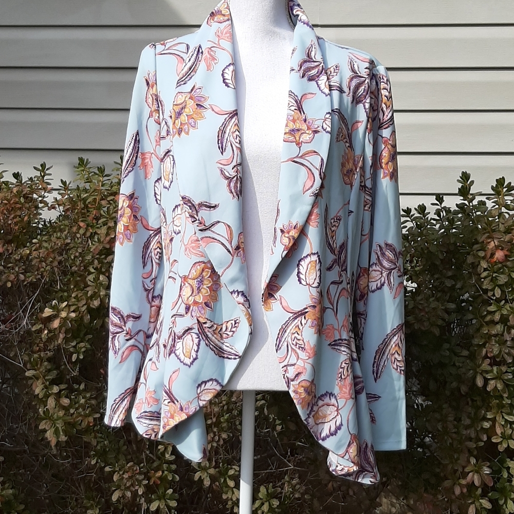 LAST 1! PLUS Blue Floral Print Blazer - Picture 7 of 10